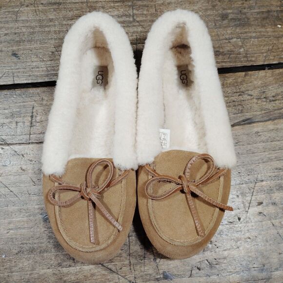 UGG Sz 7 Moccasin Chestnut Slipper Loafer Shoes Faux Fur 1020041 - Picture 2 of 10